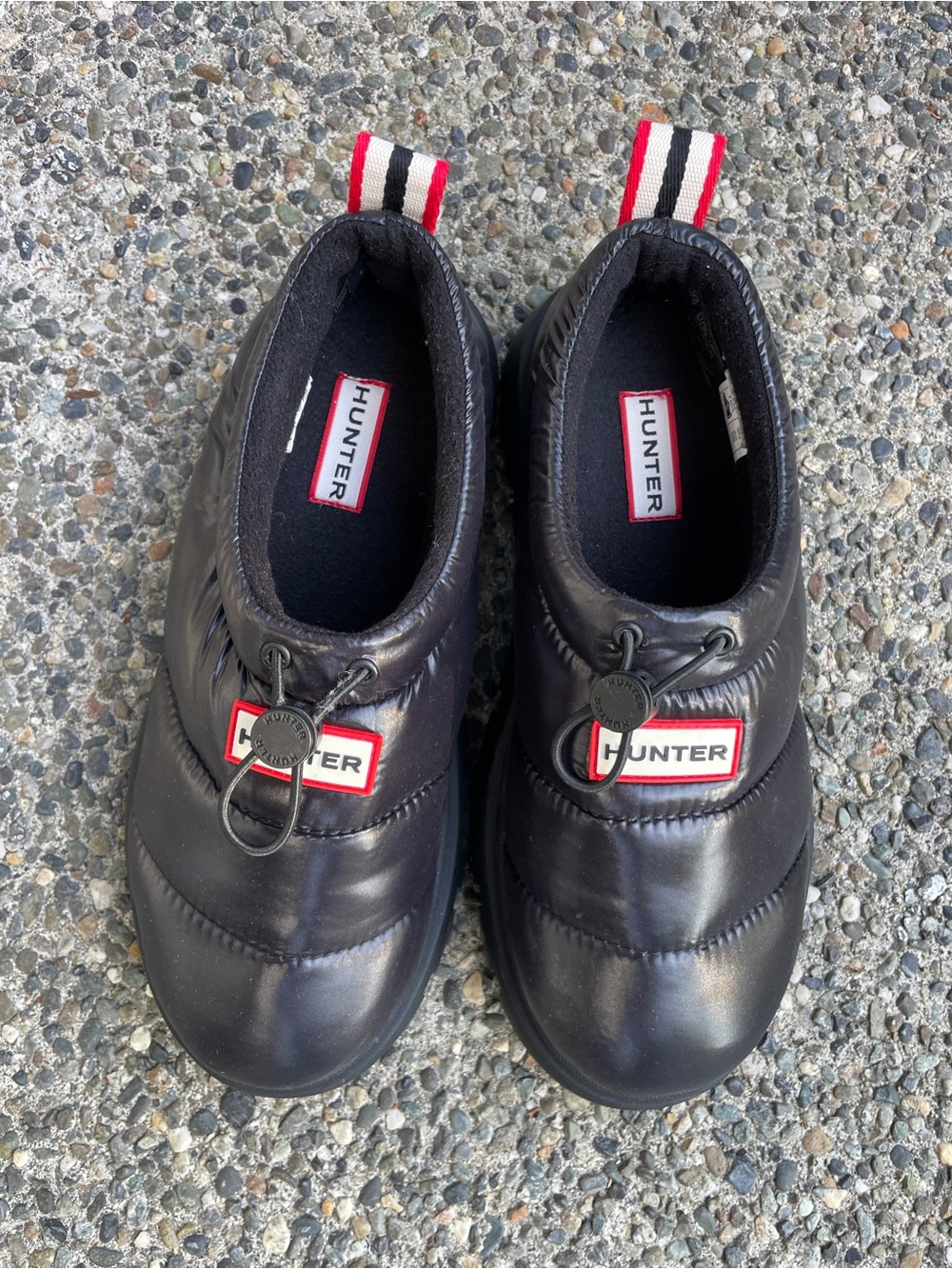 Hunter Women's Madi Insulated Slip-On Mules Size 8 Black
Only wore a few times.